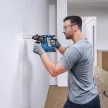 Bosch PRO 3 részes 18 V-os szerszámkészlet: GSB+GST+GBH+2x GBA 18V (1x 2.0Ah+1x 4.0Ah) GAL 18V-40 (Extra 5Ah akku ajándékba)