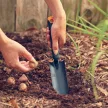 Fiskars Ergo keskeny ültetőkanál (1027018)