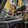 Dewalt akkus cserélhető tokmányos fúrócsavarozó DCD703L2T-QW 12V 2x3,0 Ah