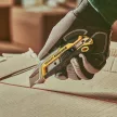 Stanley SFM tördelhető pengéjű kés rögzítő gombbal 18mm
