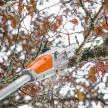 STIHL HTA 50 akkus magassági ágnyeső AK rendszer 36V AK 20 akkumulátorral és AL 101 töltővel, 25cm