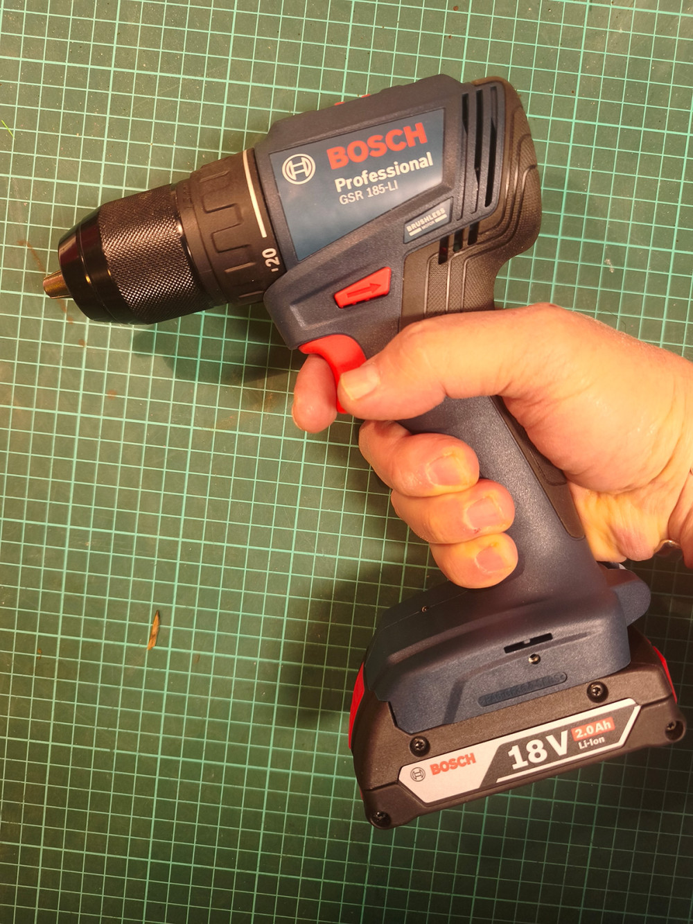   Bosch akkus fúrócsavarozó 18V GSR 185-LI 1x2,0Ah + GAL 18V-20 kofferben
