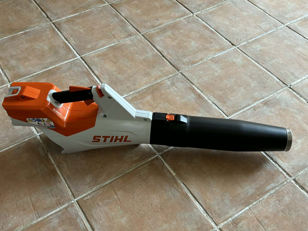 STIHL BGA 60 akkus lombfúvó AK rendszer 36V alapgép, 15N
