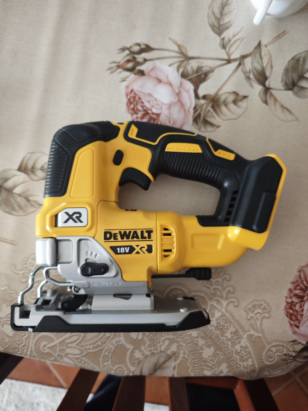 Dewalt akkus dekopírfűrész DCS334N-XJ 18V XR alapgép
