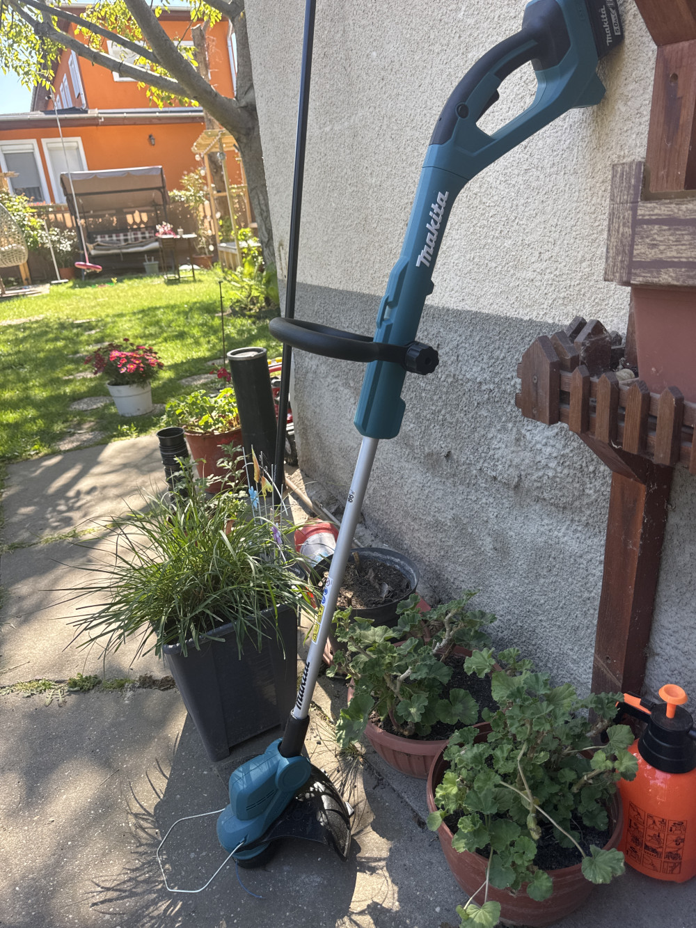   Makita akkus szegélynyíró DUR193Z 18V, LXT XPT, Li-ion alapgép
