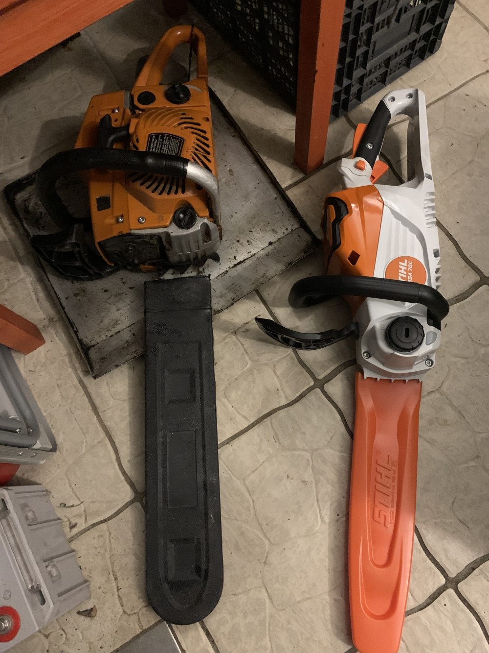   STIHL MSA 70 C-B akkus láncfűrész AK rendszer 36V AK 30 akkumulátorral és AL 101 töltővel, 30cm
