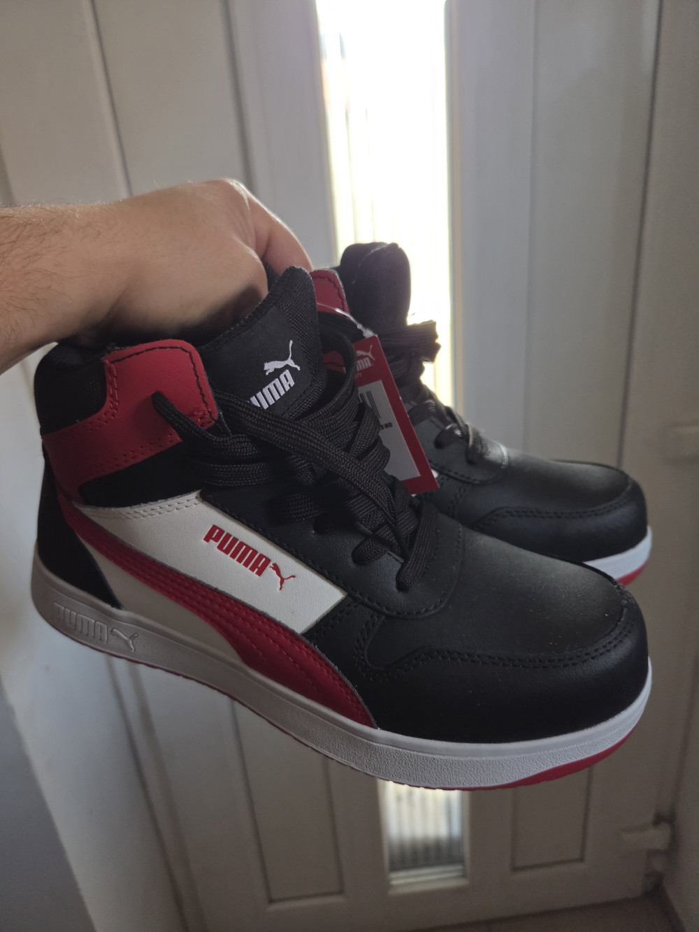   Puma Frontcourt BLK/WHT/RED Mid S3L ESD FO HRO SR munkavédelmi bakancs Fekete/Fehér - 39
